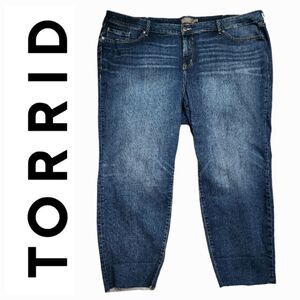 Torrid High Rise Crop Boyfriend Vintage Stretch Denim Straight Jeans 28